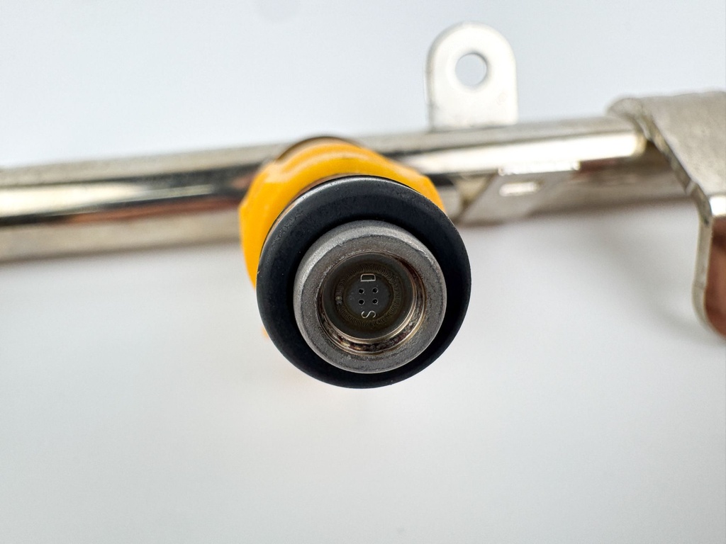 2005 Yamaha 150HP Outboard Engine Fuel Injector With Rail 63P-13761-00-00