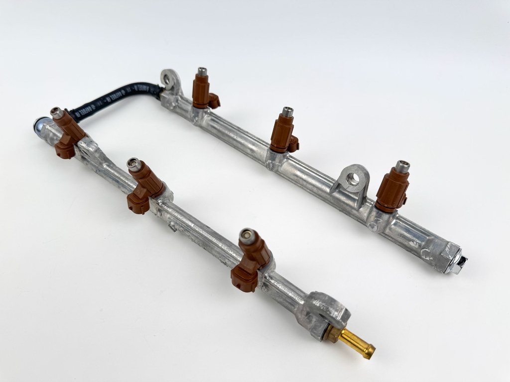 2010 Suzuki 250 HP 4 Stroke Outboard Port Fuel Injector Set W/ Rail 15710-96J00 OEM