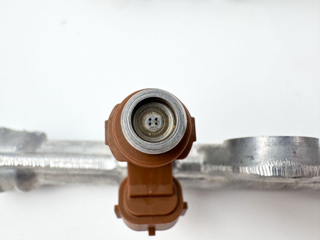 2010 Suzuki 250 HP 4 Stroke Outboard Port Fuel Injector Set W/ Rail 15710-96J00 OEM