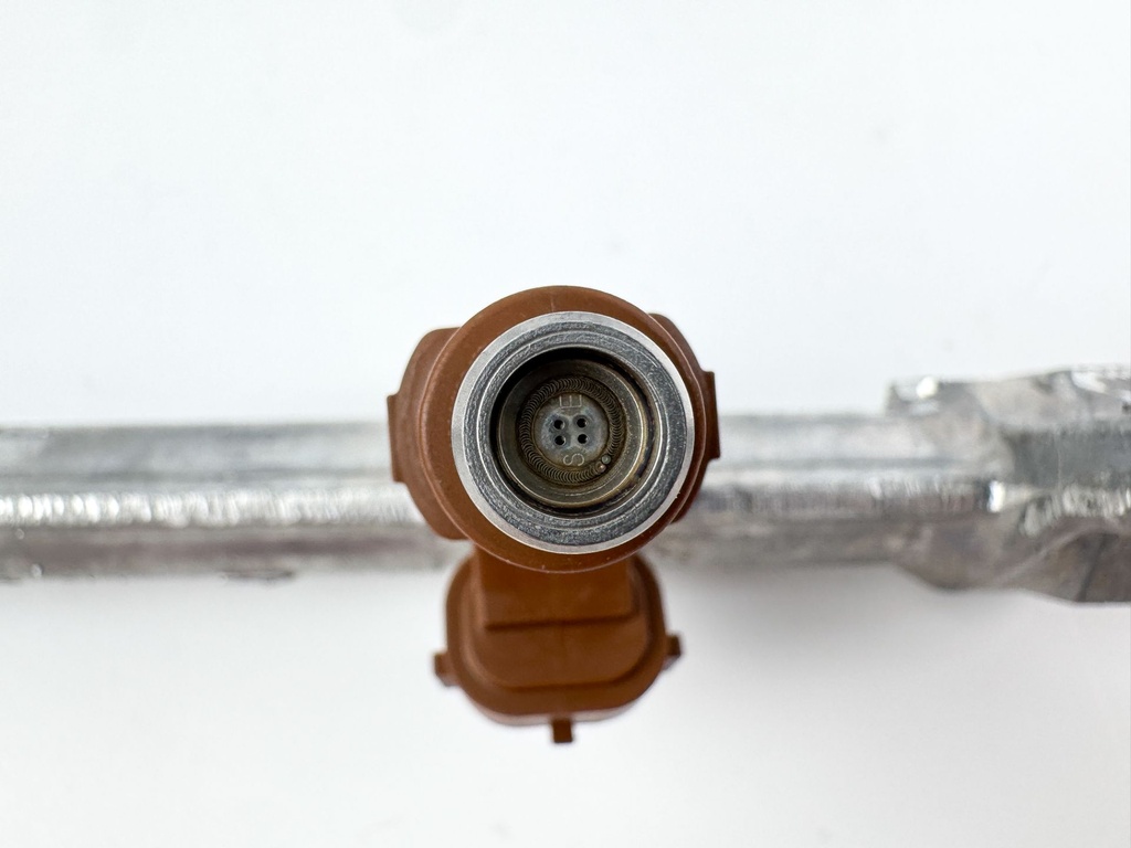 2010 Suzuki 250 HP 4 Stroke Outboard Port Fuel Injector Set W/ Rail 15710-96J00 OEM