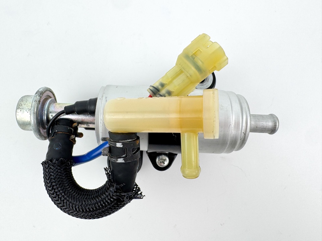 2010 Suzuki 250 HP 4 Stroke Outboard Fuel Pump 15100-94900 OEM