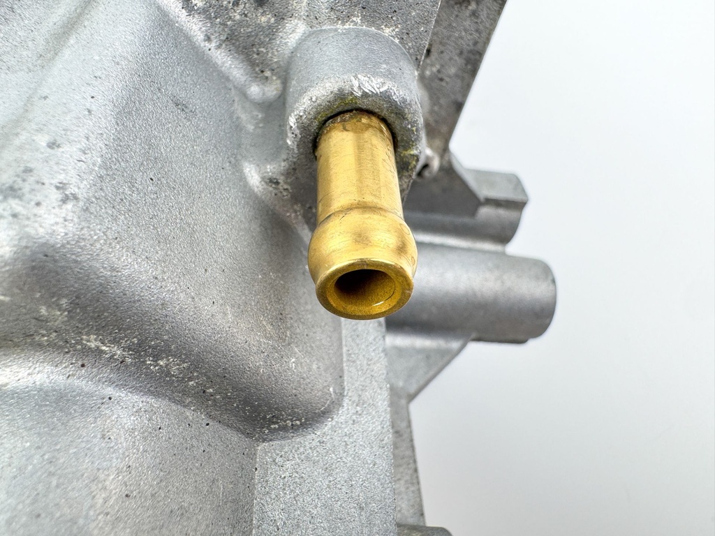 2010 Suzuki 250 HP 4 Stroke Outboard Vapor Separator Tank VST 15600-98J01 OEM