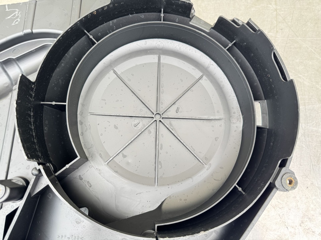 2010 Suzuki 250 HP 4 Stroke Outboard Flywheel Cover 11510-93J04 OEM