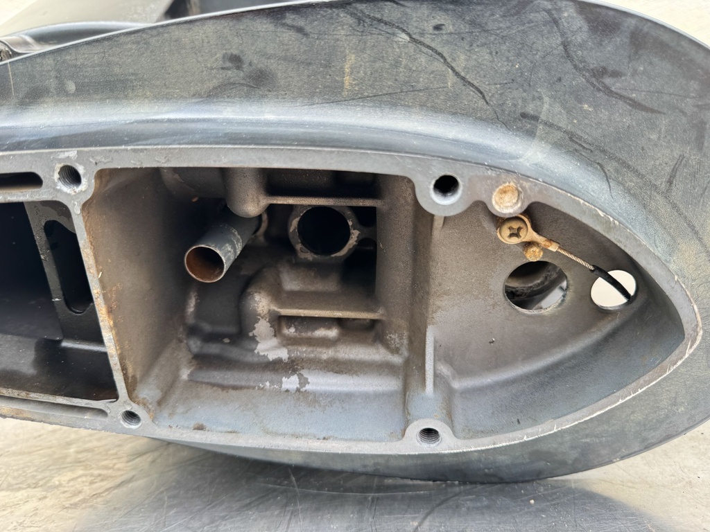 2010 Suzuki 250HP DF250S Long 20" Outboard Complete Midsection & Swivel Bracket