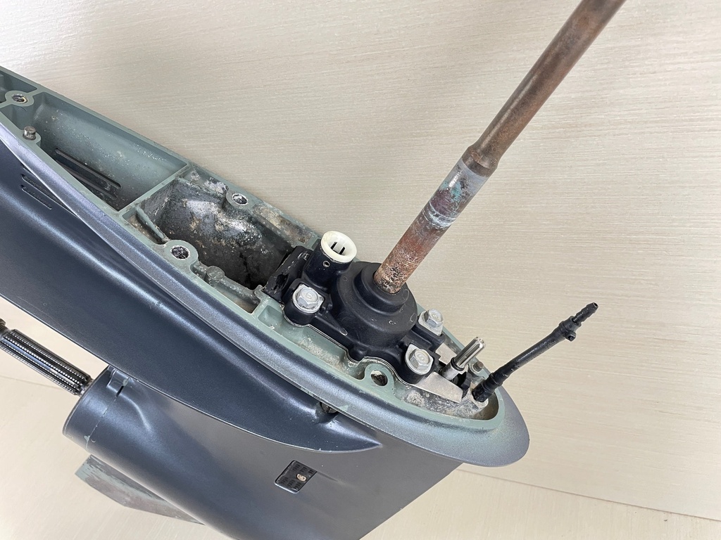 2002 Yamaha 60HP 4 Stroke Long Lower Unit Gear Case Assembly 69W-45300-00-4D  