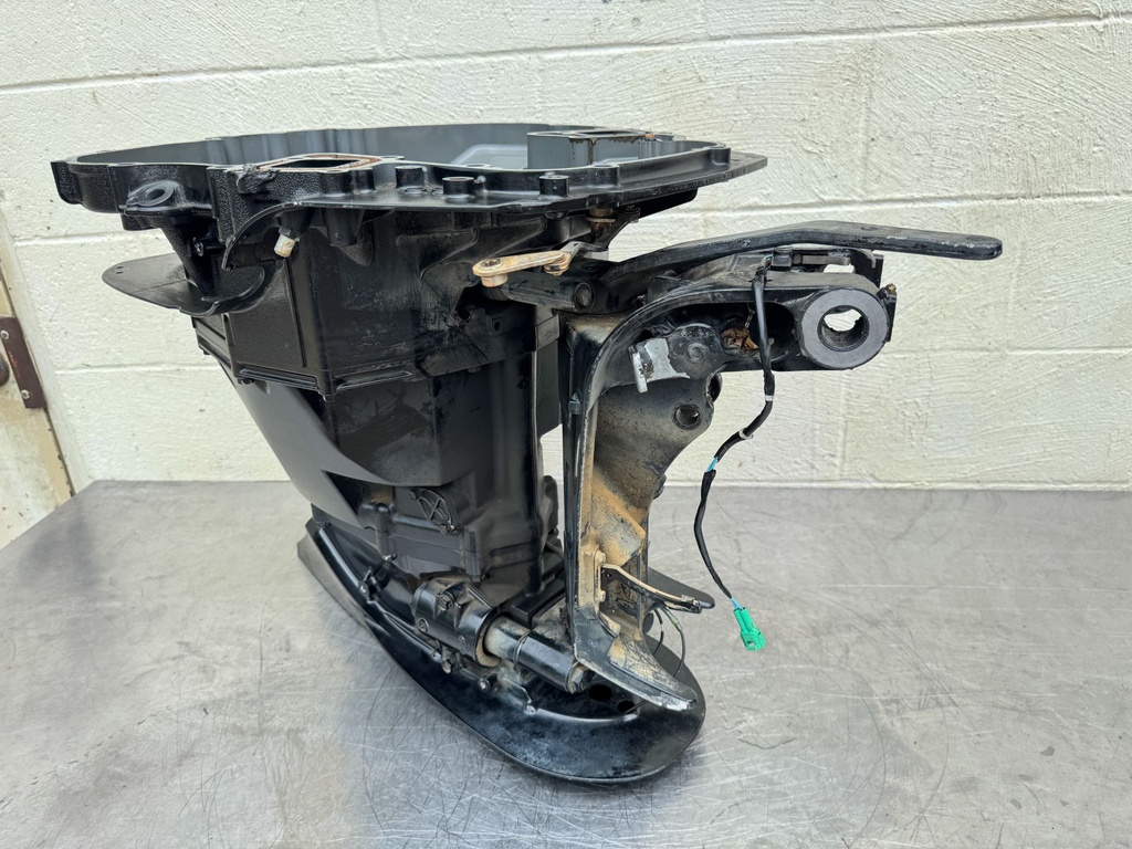 2010 Suzuki 250HP DF250S Long 20" Outboard Complete Midsection & Swivel Bracket