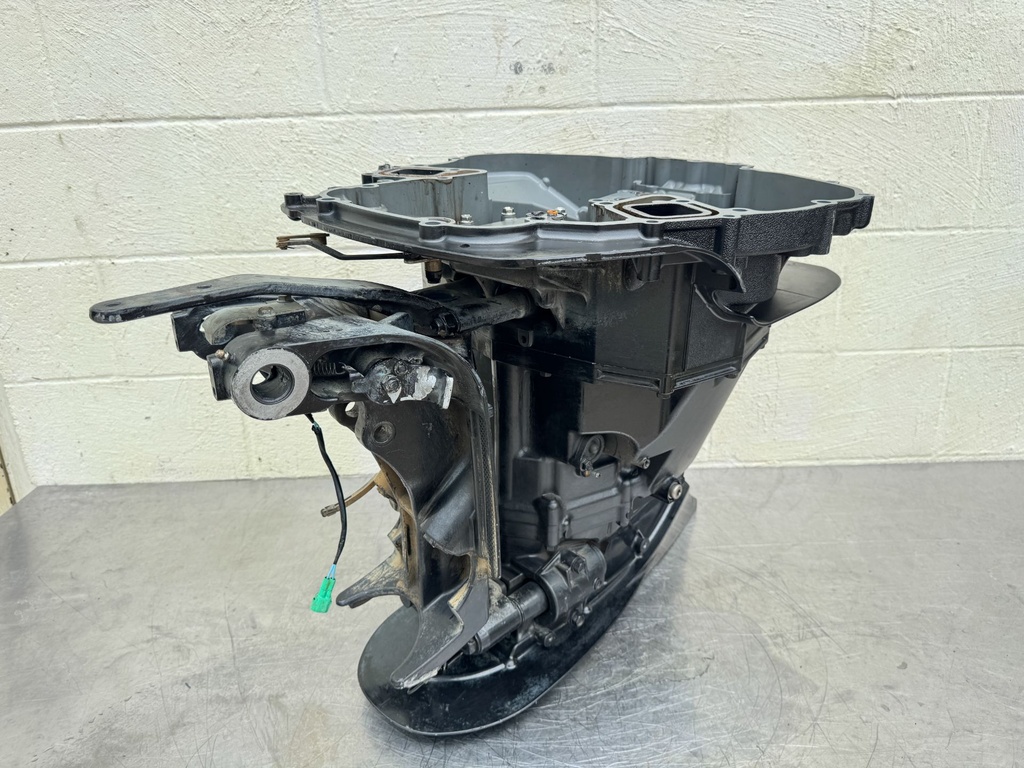 2010 Suzuki 250HP DF250S Long 20" Outboard Complete Midsection & Swivel Bracket