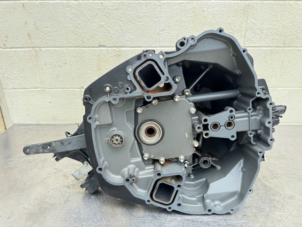 2010 Suzuki 250HP DF250S Long 20" Outboard Complete Midsection & Swivel Bracket