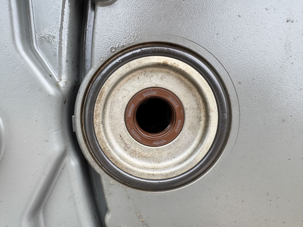 2010 Suzuki 250HP DF250S Long 20" Outboard Complete Midsection & Swivel Bracket