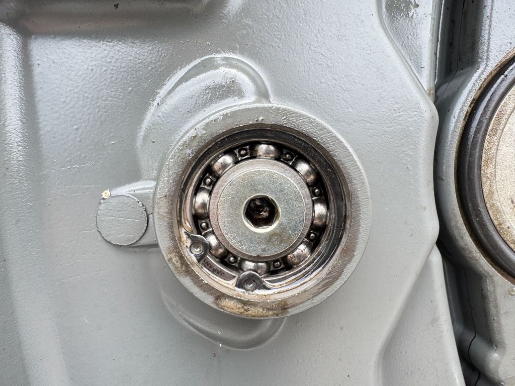 2010 Suzuki 250HP DF250S Long 20" Outboard Complete Midsection & Swivel Bracket