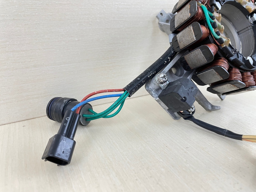 2002 Yamaha 60HP F60 4 Stroke Outboard Stator Assembly With Base 64J-85510-00-00