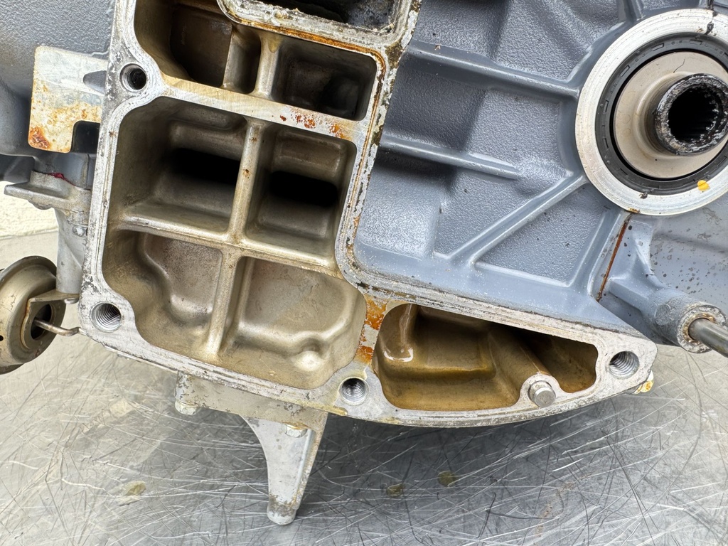 2001 - 2004 Yamaha F 80 90 100 HP 4 Stroke Outboard Powerhead Crankcase Assembly