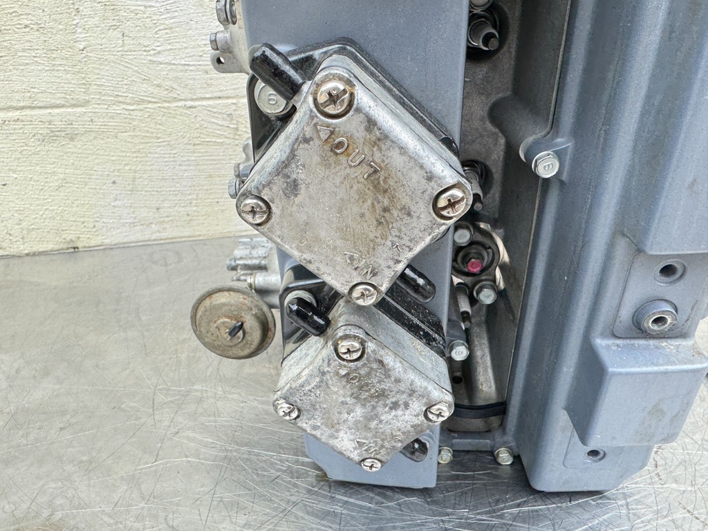 2001 - 2004 Yamaha F 80 90 100 HP 4 Stroke Outboard Powerhead Crankcase Assembly