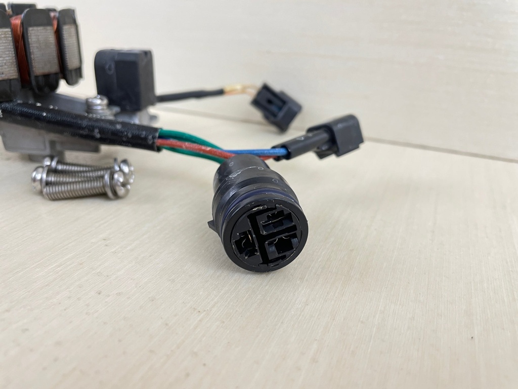 2002 Yamaha 60HP F60 4 Stroke Outboard Stator Assembly With Base 64J-85510-00-00