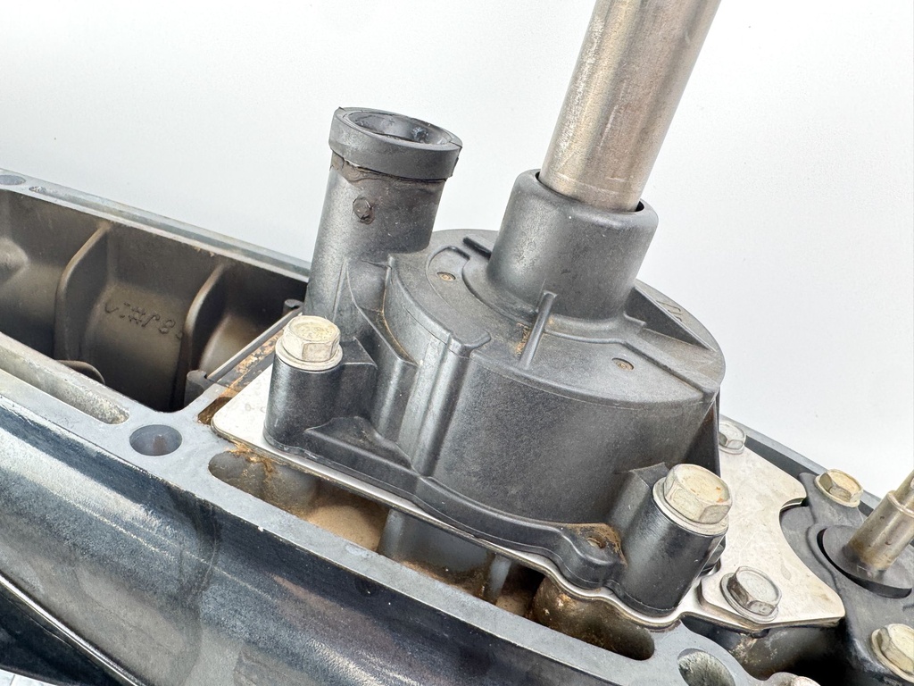 2008 - 2016 Suzuki DF250 250HP 250S 20" Long Lower Unit Gear Case