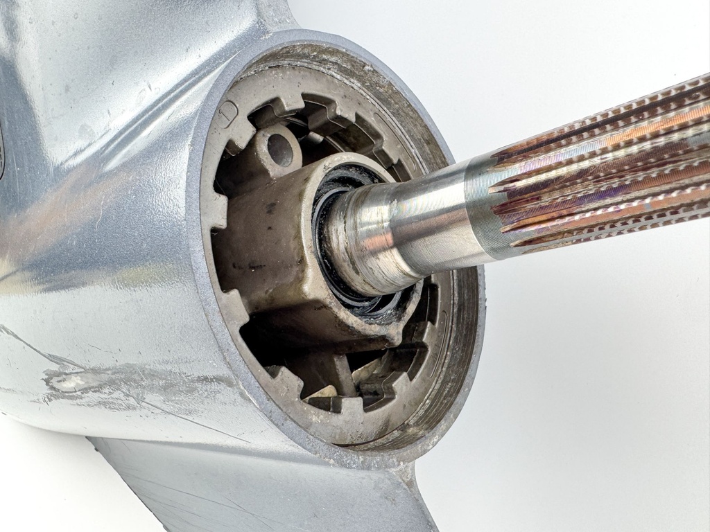 Yamaha V8 350HP F350 30" XXL Lower Unit Assembly RH Standard Rotation