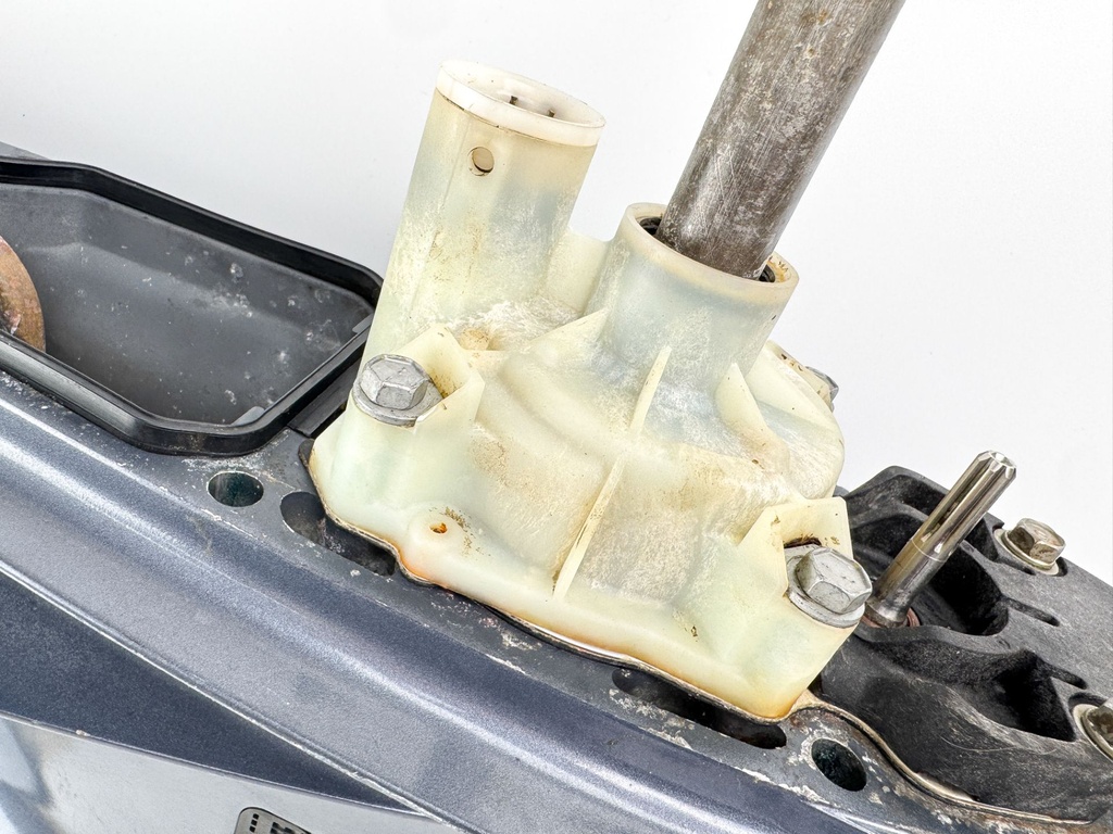 Yamaha V8 350HP F350 30" XXL Lower Unit Assembly RH Standard Rotation