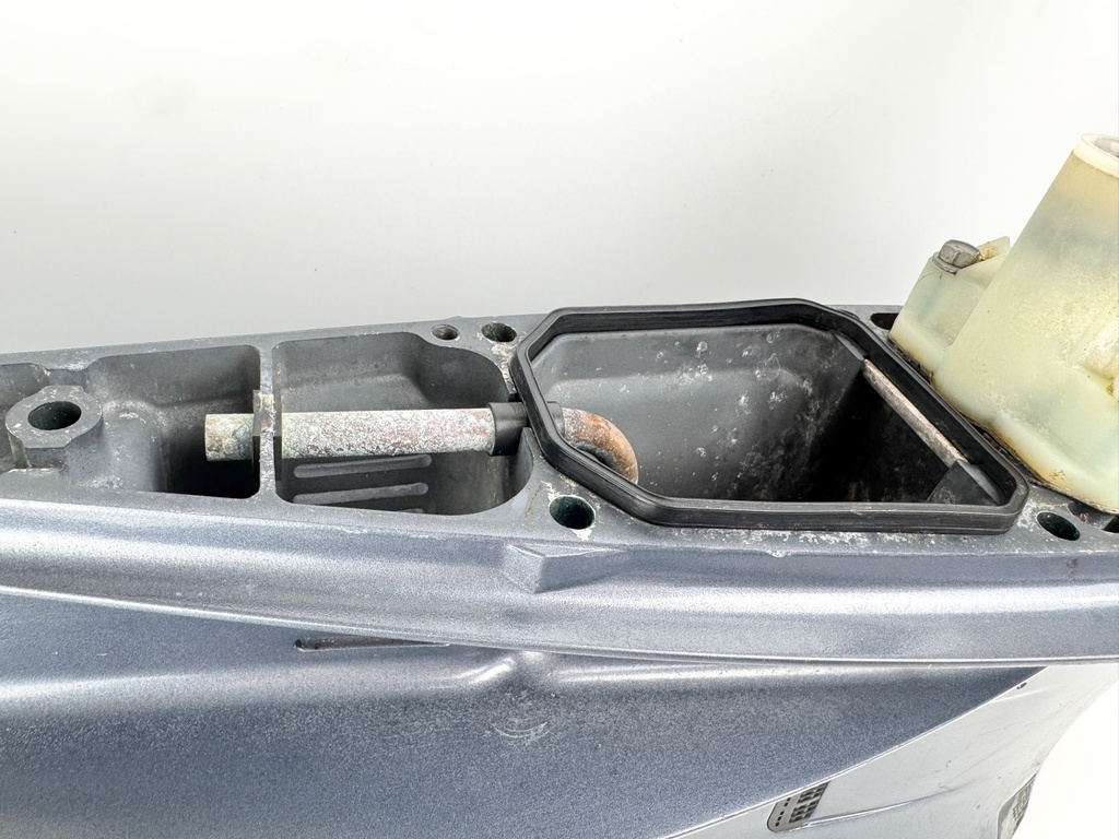 Yamaha V8 350HP F350 30" XXL Lower Unit Assembly RH Standard Rotation