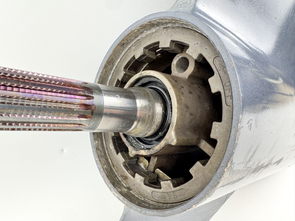 Yamaha V8 350HP F350 30" XXL Lower Unit Assembly RH Standard Rotation