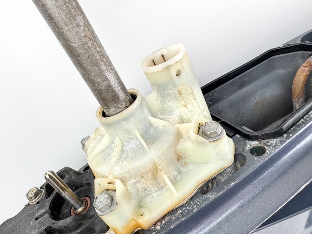 Yamaha V8 350HP F350 30" XXL Lower Unit Assembly RH Standard Rotation