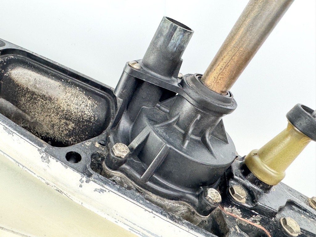 2005 Evinrude 250 HP 2 Stroke  Etec 25' XL Lower Unit Gear Case RH M1