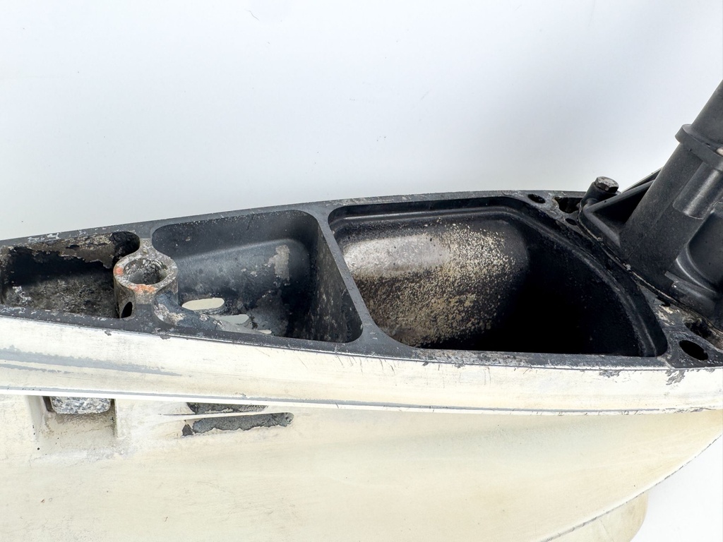 2005 Evinrude 250 HP 2 Stroke  Etec 25' XL Lower Unit Gear Case RH M1