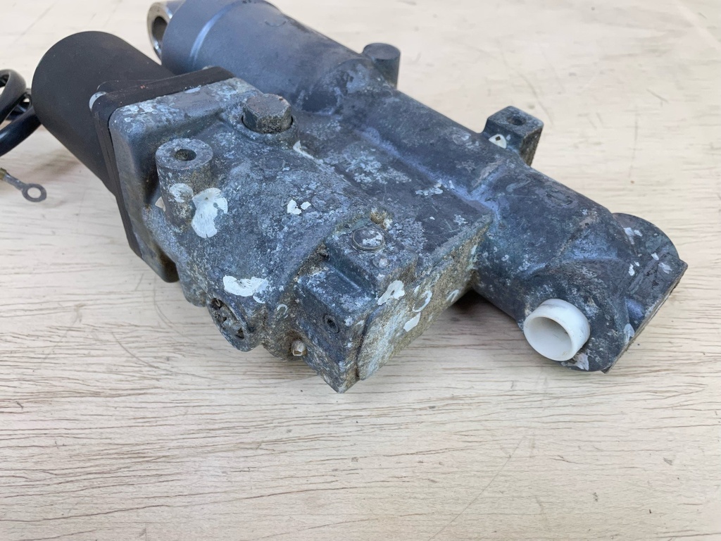 Yamaha Outboard Engine Power Trim & Tilt Assembly 90HP 115HP 6EK-43800-02-00