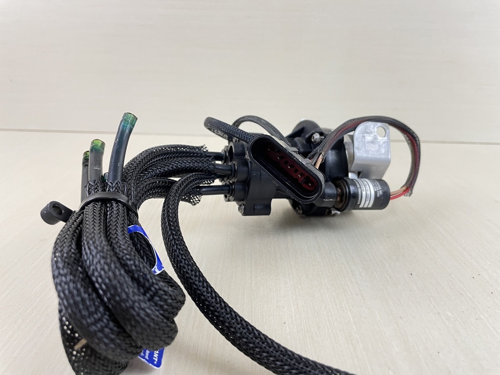 2007 Evinrude Etec 115HP 2 Stroke Oil Pump With Rear Oil Manifold 5007232 5007094