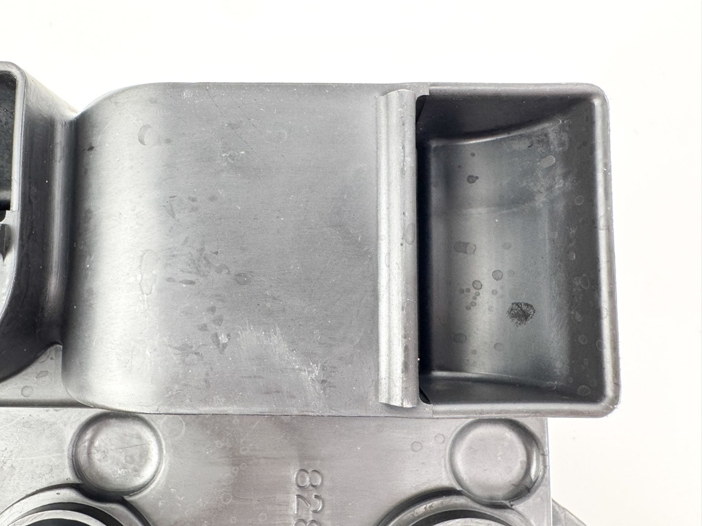 2005 Mercury 50 HP 2 Stroke Outboard Intake Air Silencer Assembly 828164 OEM