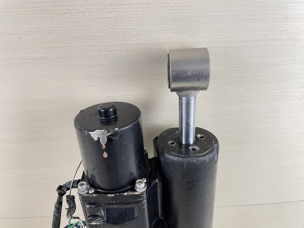 2007 Evinrude Etec 115HP 2 Stroke Outboard Trim & Tilt Assembly 5008949