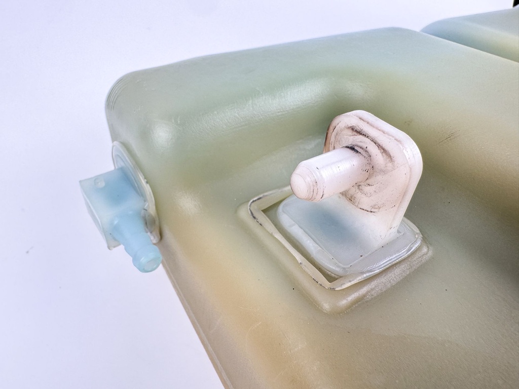 2005 Mercury 50 HP 2 Stroke Outboard Oil Tank 828163A2 OEM