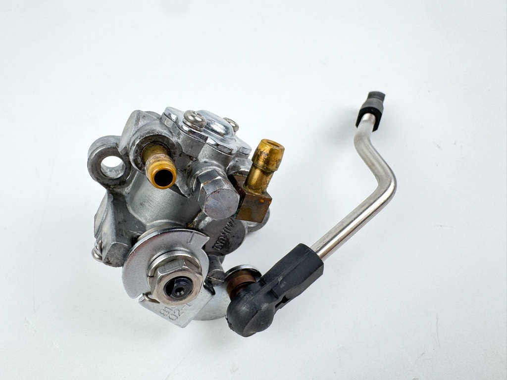 2005 Mercury 50 HP 2 Stroke Outboard Oil Pump 818902A1 OEM