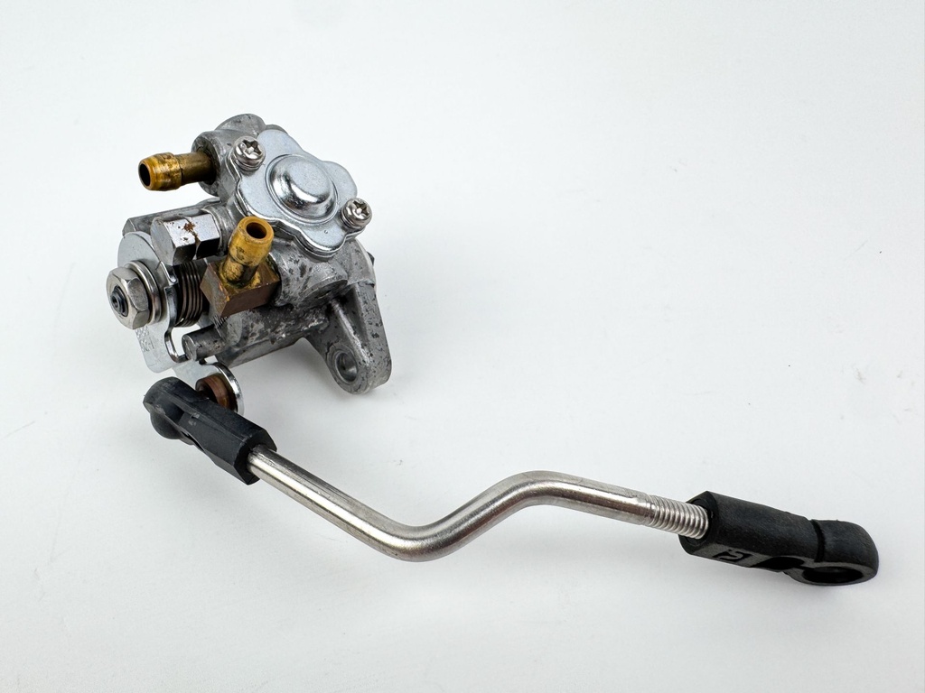 2005 Mercury 50 HP 2 Stroke Outboard Oil Pump 818902A1 OEM