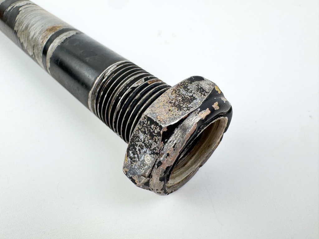 2005 Mercury 50 HP 2 Stroke Outboard Clamp Bracket Bolt Tilt Tube 196141 OEM