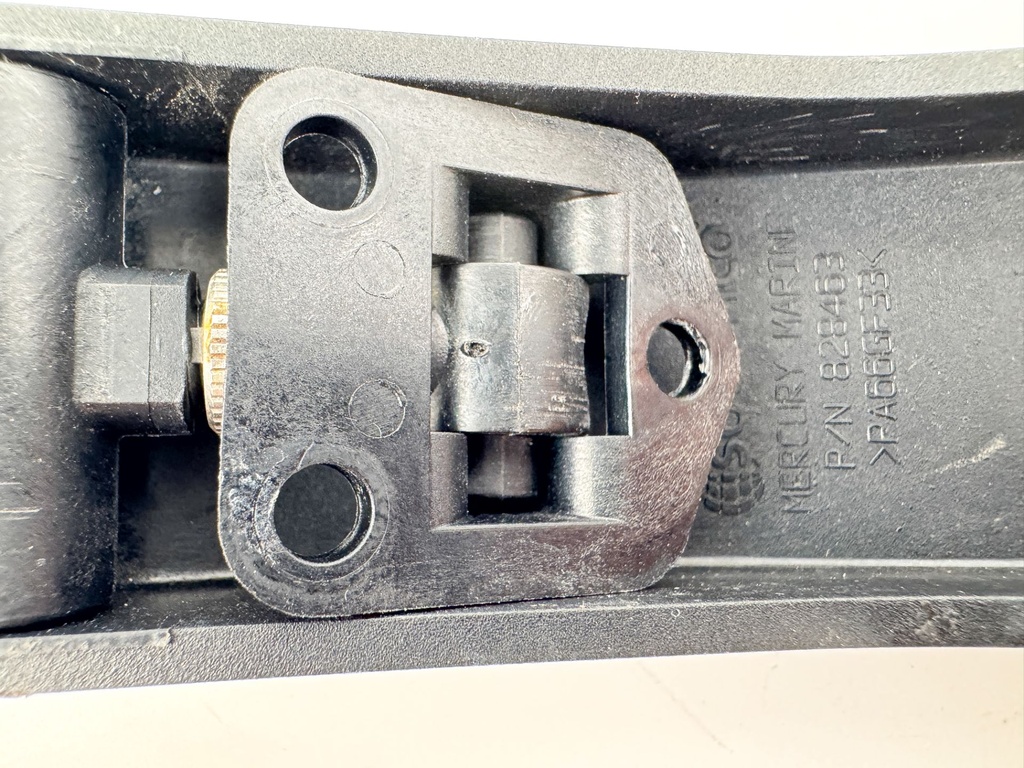 2005 Mercury 50 HP 2 Stroke Outboard Front Latch Handle 828463 OEM