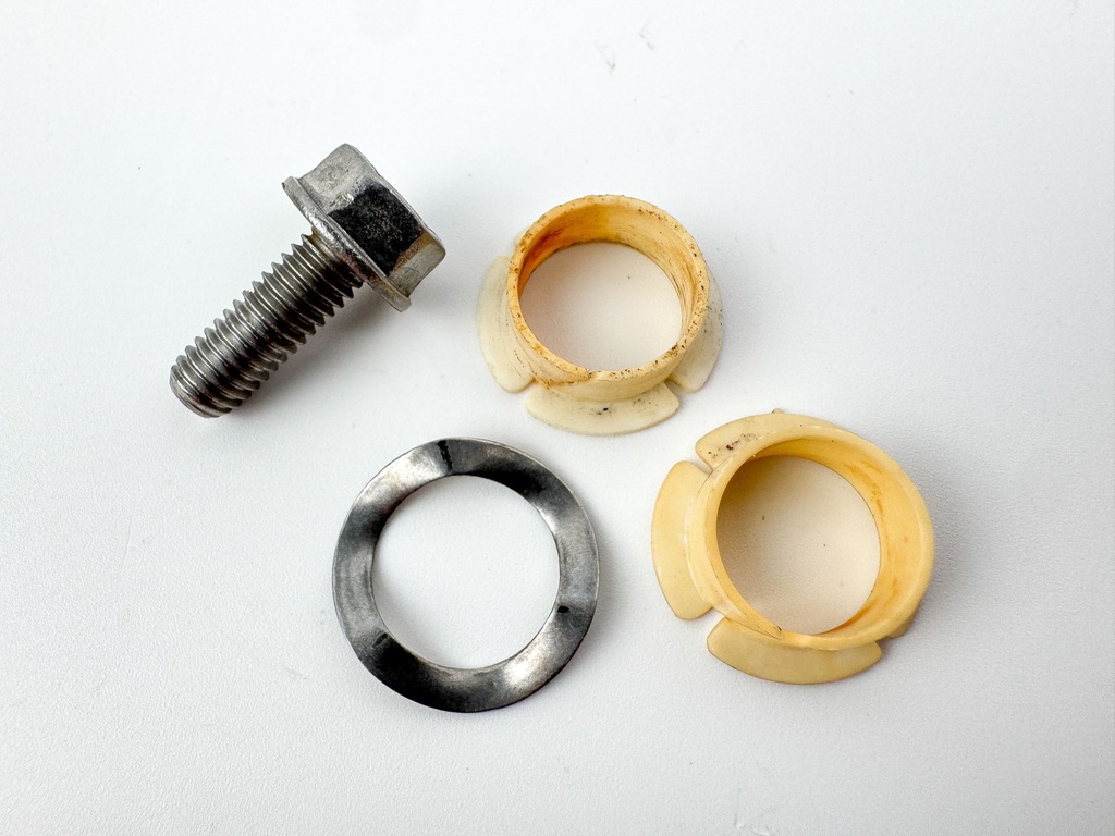 2005 Mercury 50 HP 2 Stroke Outboard Back Latch Handle 823573F1 OEM