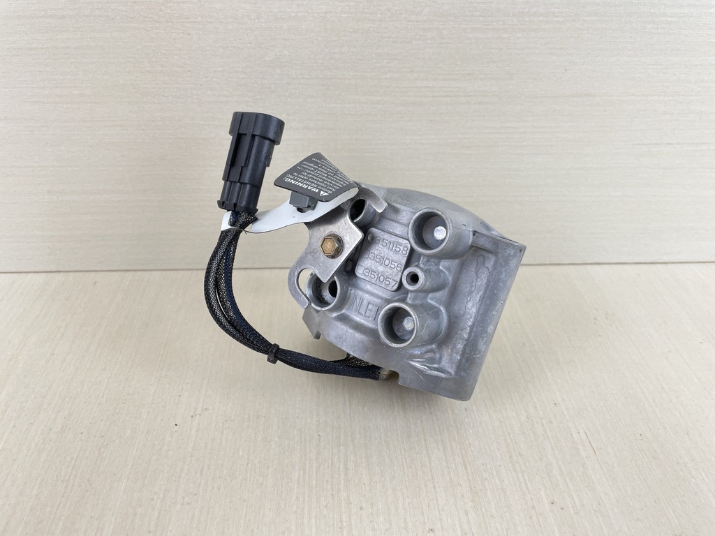 2007 Evinrude Etec 115HP 2 Stroke Outboard Starboard Side Injector 5007043