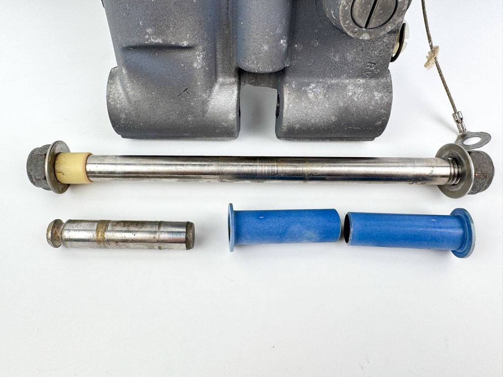 2005 Mercury 50 HP 2 Stroke Outboard Power Trim Tilt Unit 822344T10 OEM