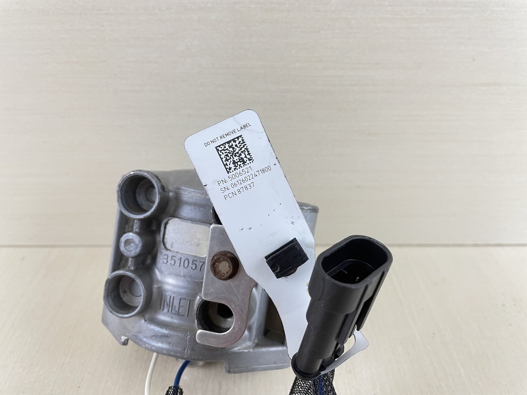 2007 Evinrude Etec 115HP 2 Stroke Outboard Port Side Injector 5007042