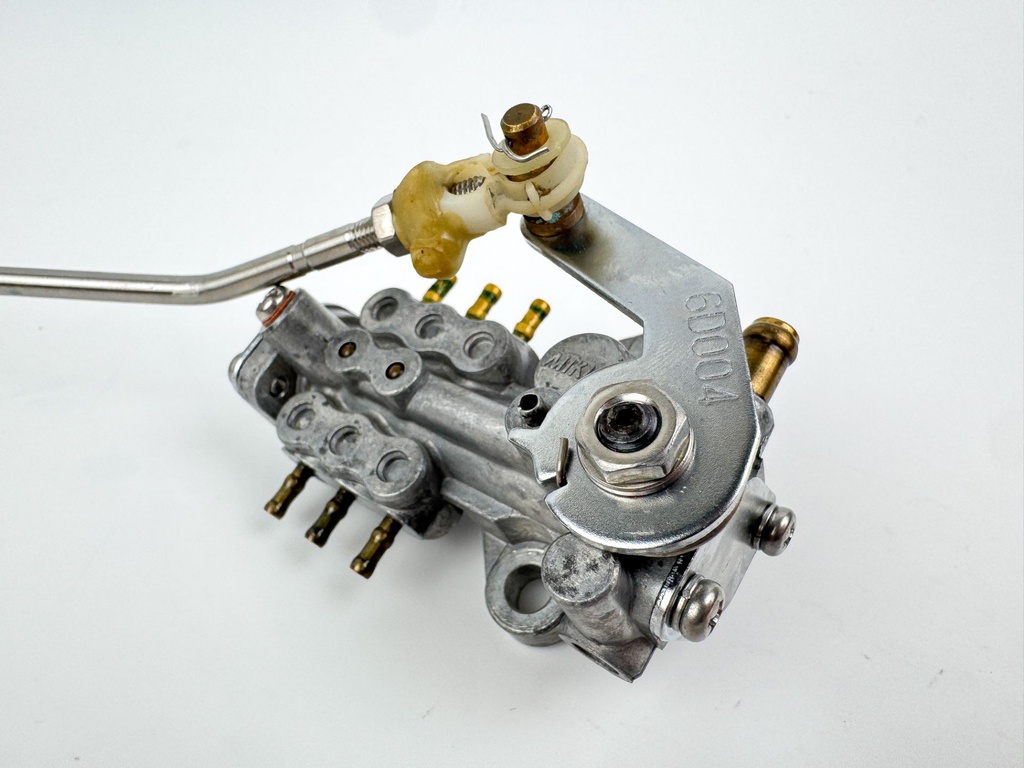 2004 Yamaha 250 HP 2 Stroke Outboard Oil Injection Pump Assembly 60V-13200-13-00