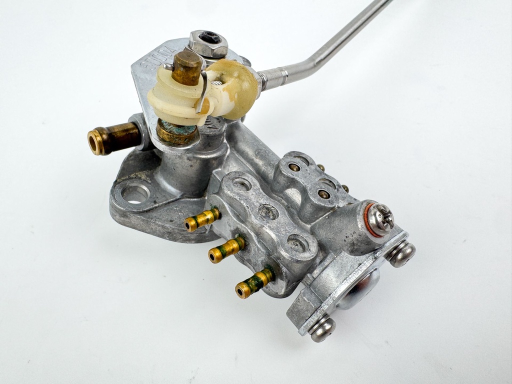 2004 Yamaha 250 HP 2 Stroke Outboard Oil Injection Pump Assembly 60V-13200-13-00