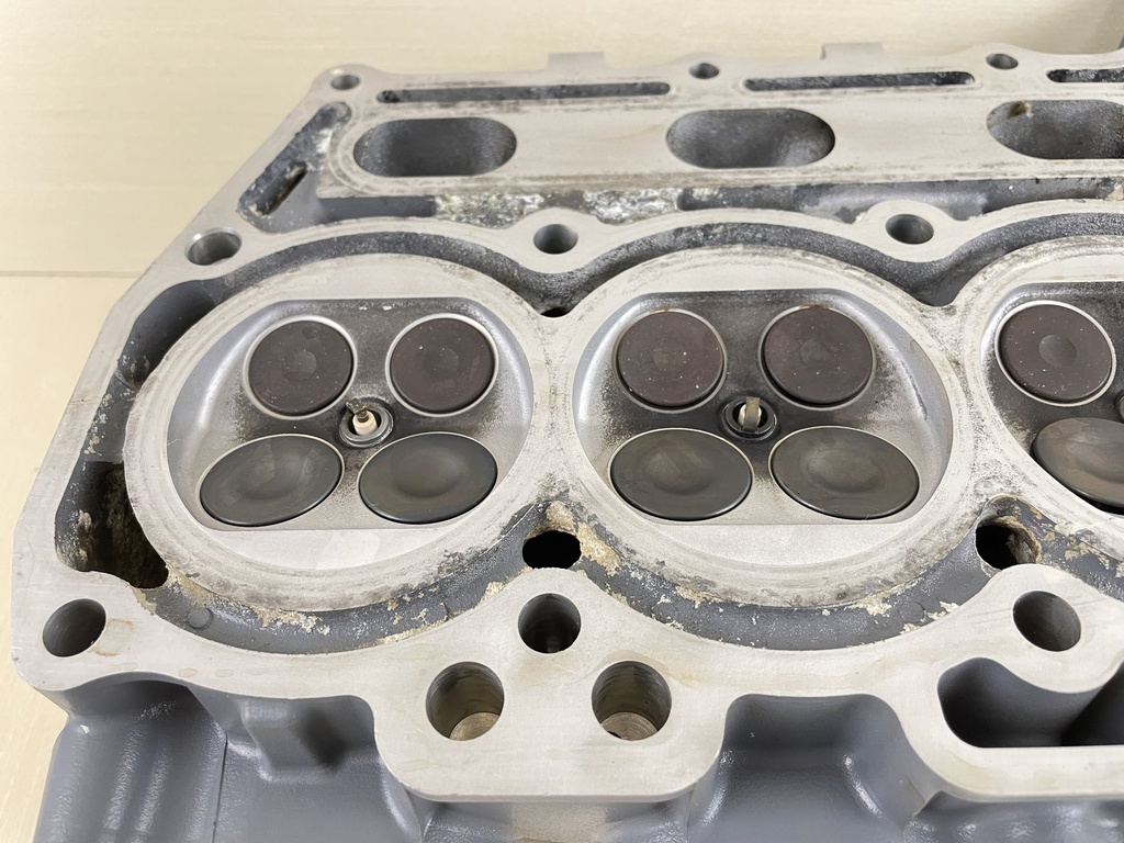 2009 Suzuki 90HP DF90 4 Stroke Outboard Cylinder Head Complete 11100-87L01