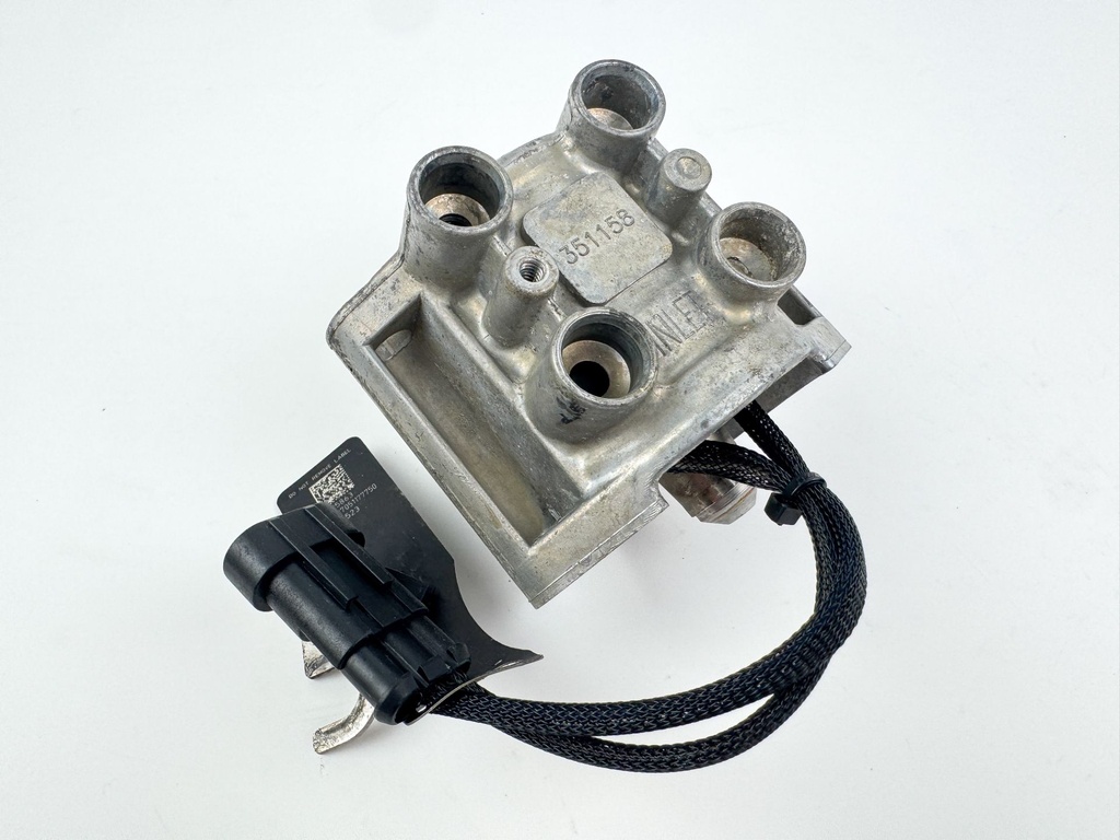 05 - 07 Evinrude Etec 2 Stroke Starboard Side Injector 200HP - 250HP 5006222