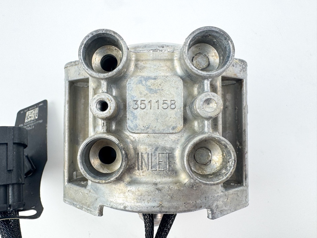 05 - 07 Evinrude Etec 2 Stroke Starboard Side Injector 200HP - 250HP 5006222