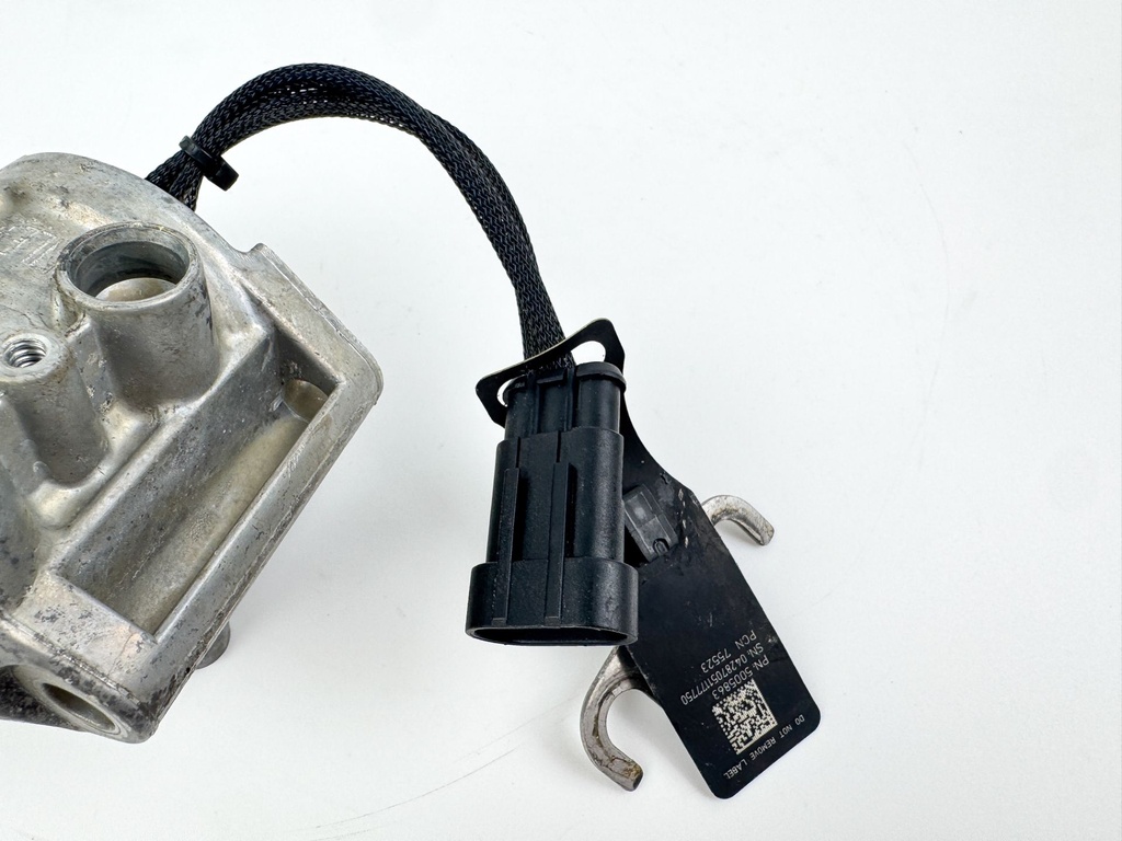 05 - 07 Evinrude Etec 2 Stroke Starboard Side Injector 200HP - 250HP 5006222