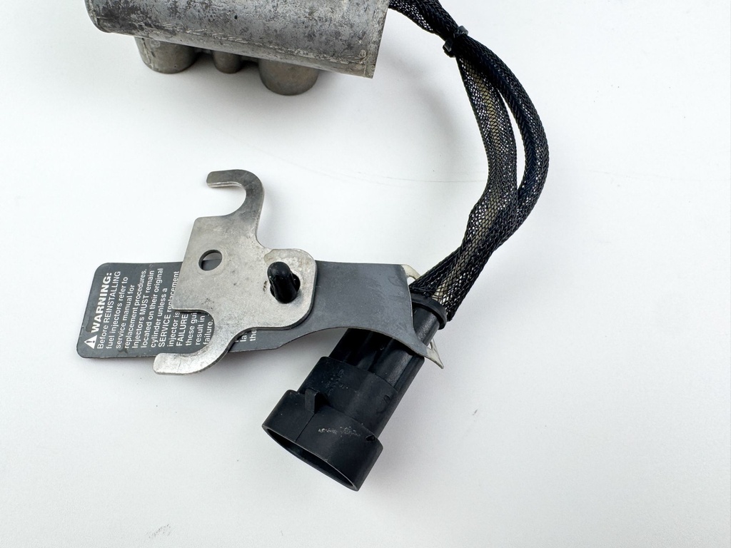 05 - 07 Evinrude Etec 2 Stroke Outboard Port Side Injector 200HP - 250HP 5006221