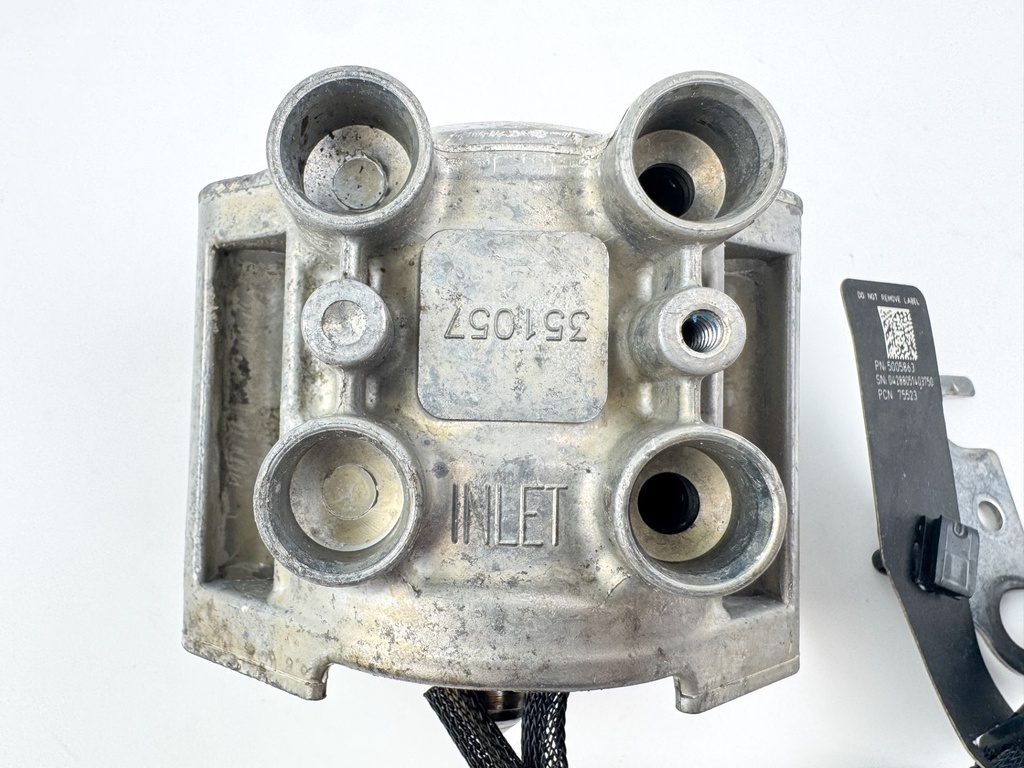 05 - 07 Evinrude Etec 2 Stroke Outboard Port Side Injector 200HP - 250HP 5006221