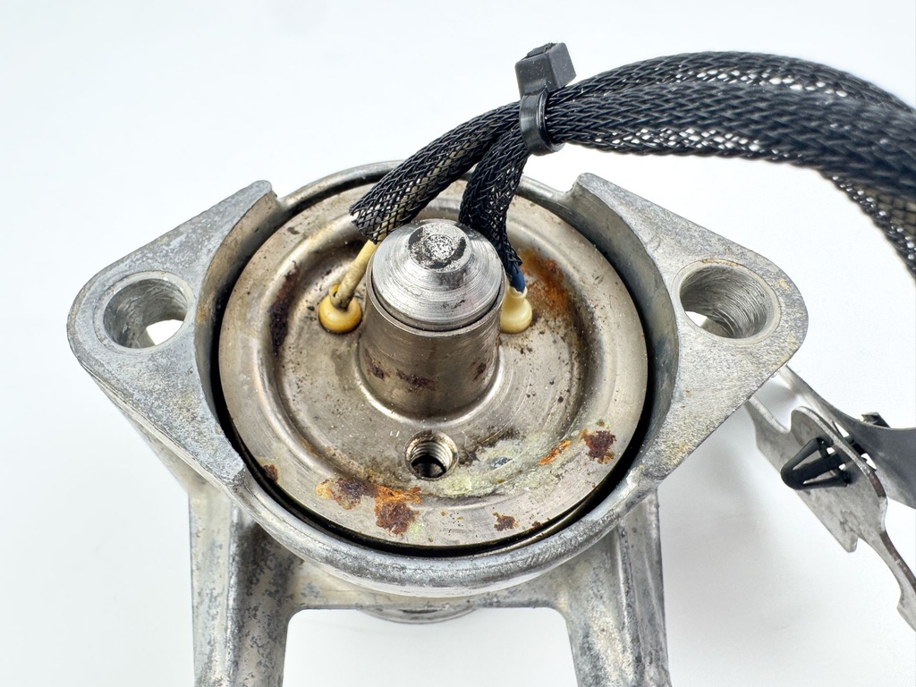 05 - 07 Evinrude Etec 2 Stroke Outboard Port Side Injector 200HP - 250HP 5006221