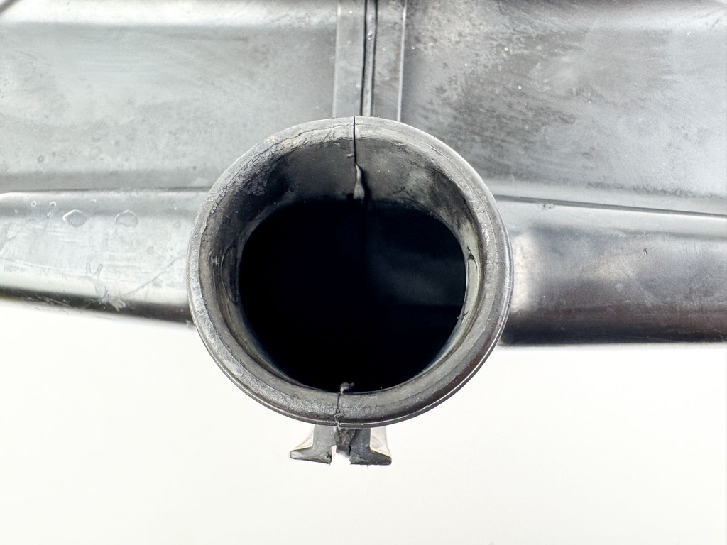 2005 Evinrude 250 HP 2 Stroke Outboard Muffler 5005699 OEM