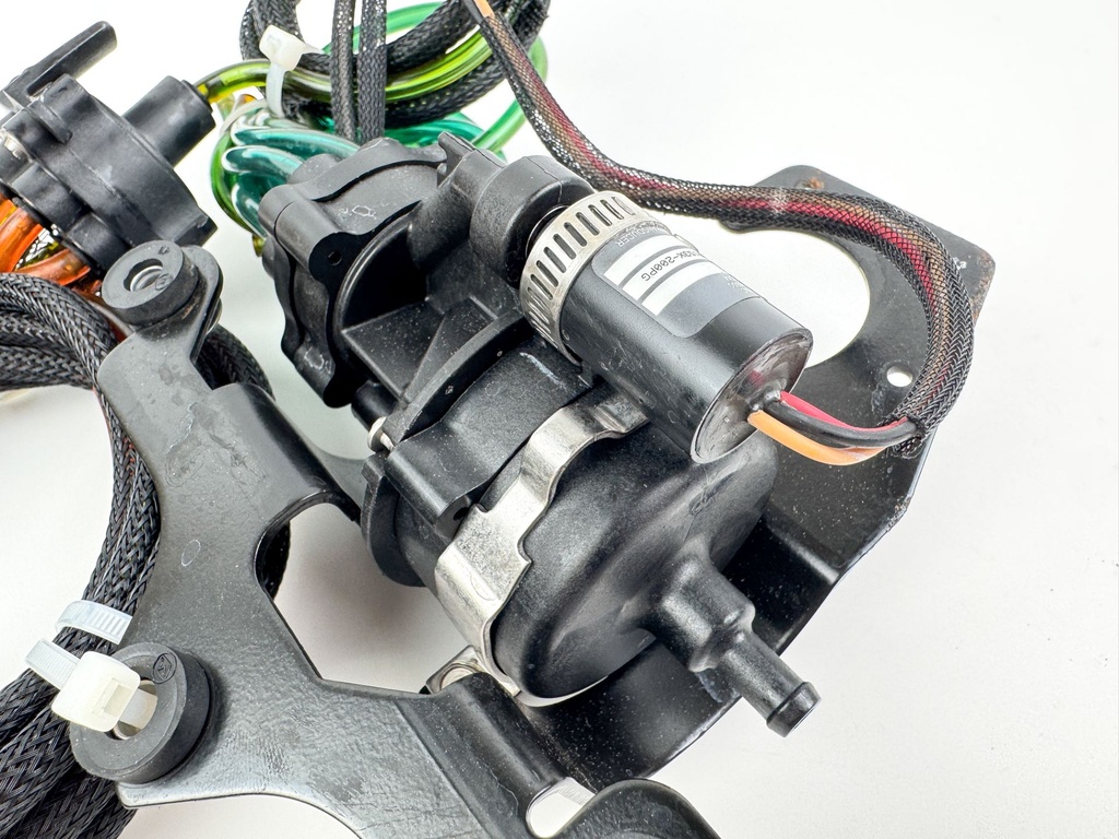 2005 Evinrude 250 HP 2 Stroke Outboard Oil Pump 5005698 OEM